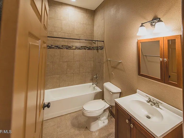 326 Coates Dr #B — Photo 16