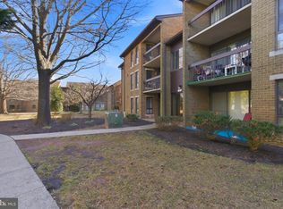 561 Florida Ave APT 204, Herndon, VA 20170