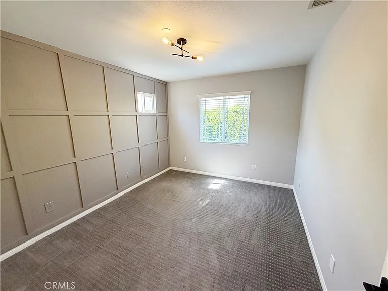 1124 S Mayflower Ave — Photo 16