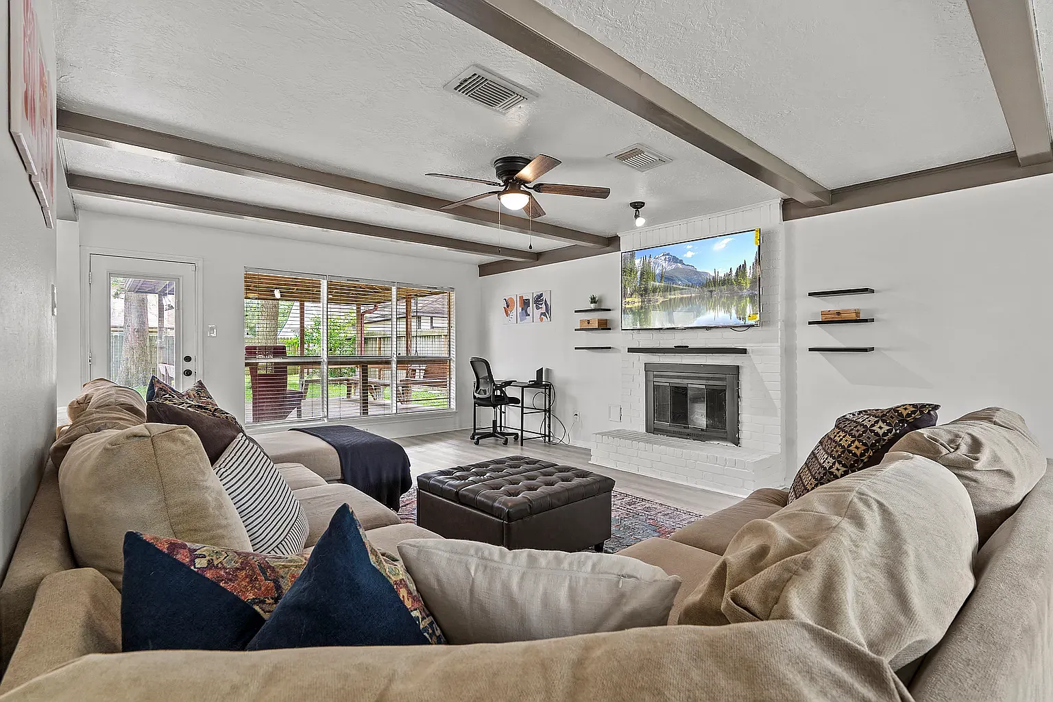 4 bed, 2.5 bath, 2305 sqft, $2,675 — Photo 3
