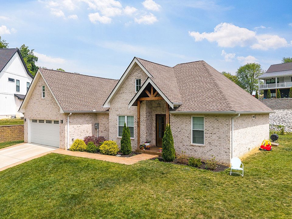 1st image of 623 Longstreet Dr