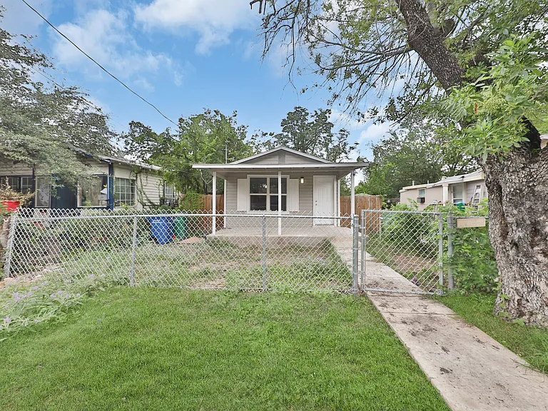 2721 Colima St — Photo 1