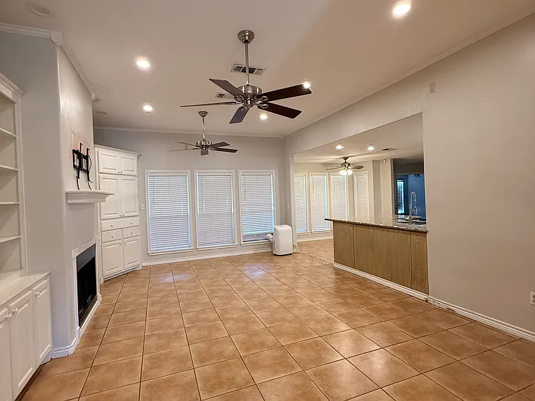 1014 Redbud Ave — Photo 8