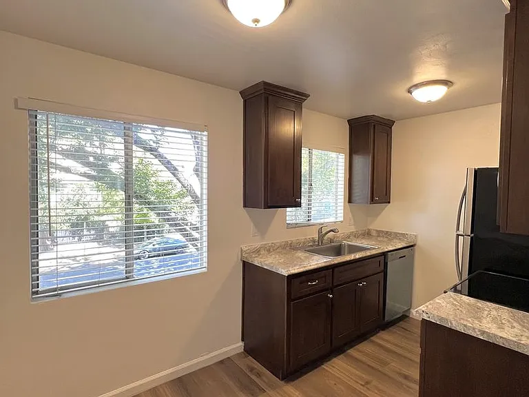 1408 G St — Photo 10