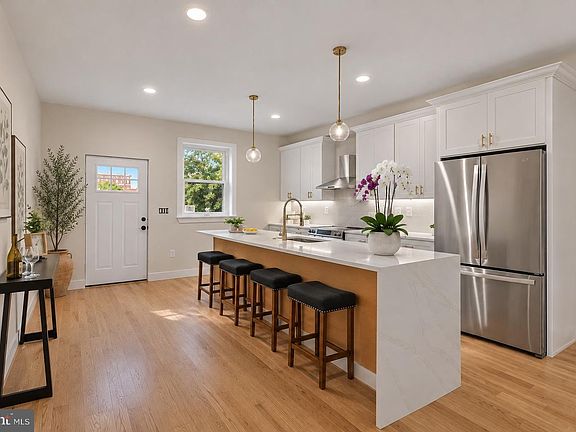 2nd image of 3921 Roland Ave