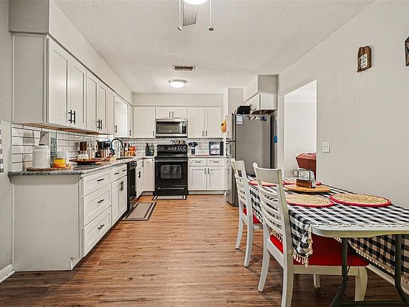 3rd image of 444 Ashley Rd