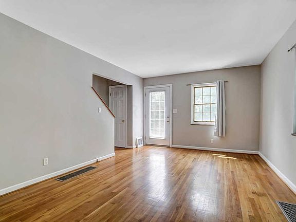 5th image of 364 Parkview Dr