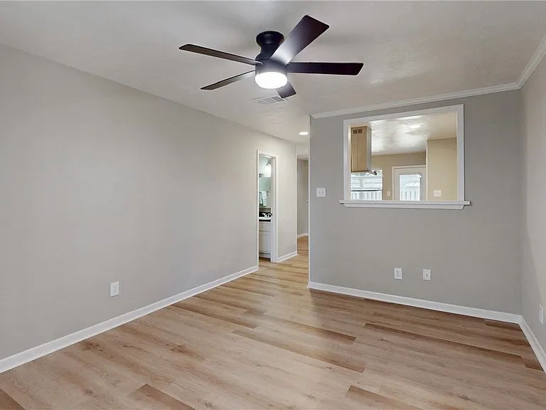 1409 Airline Dr #B — Photo 6