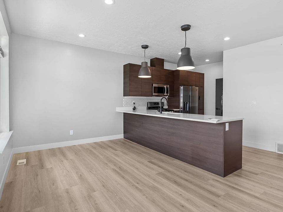 Entry way view of dinning room