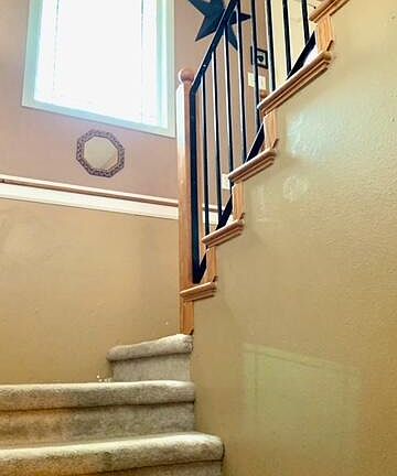 5th image of 395 NE Loper Ave