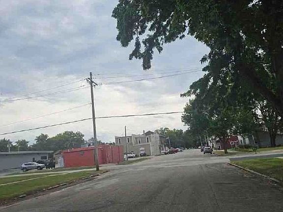 Exterior Neighborhood (street photo)