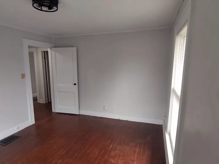 320 S East St — Photo 16