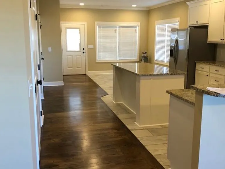 1117 Runningvine Ln — Photo 2