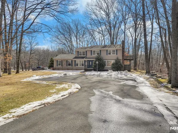 1 Shadetree Pl #1438, Long Valley, NJ 07853