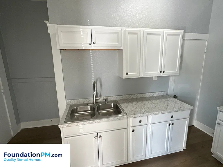 1688 Glenview Ave — Photo 4