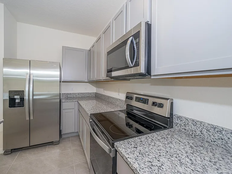 16642 Maude Dr — Photo 3