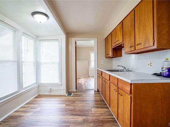 5th image of 308 E Main St
