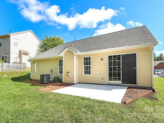 3rd image of 5915 Grove Creek Ln