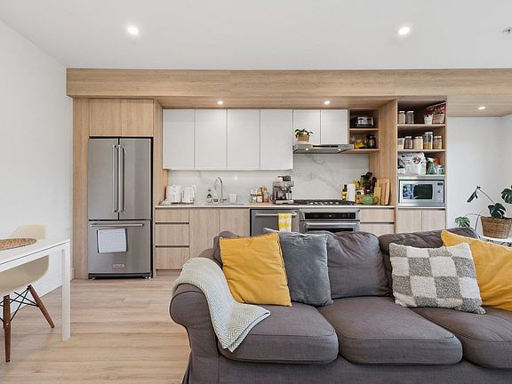 4th image of 38362 Buckley Ave #414