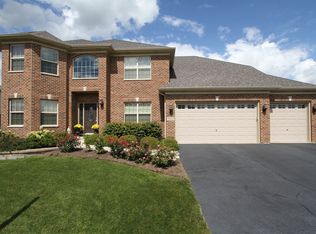 3532 Hidden Fawn Dr, Elgin, IL 60124