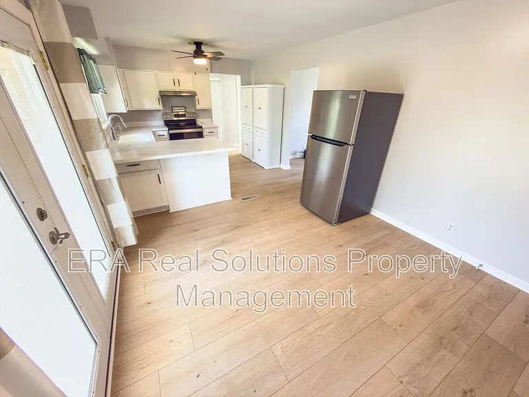 715 McCormick Ln — Photo 7