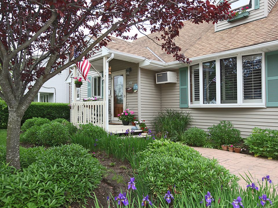 1st image of 44 Sumpwams Ave