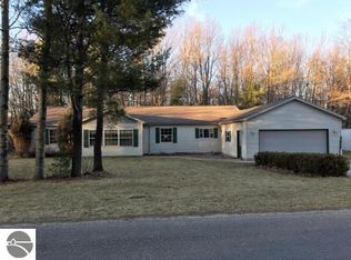 468 Birchwood Dr, Manistee, MI 49660