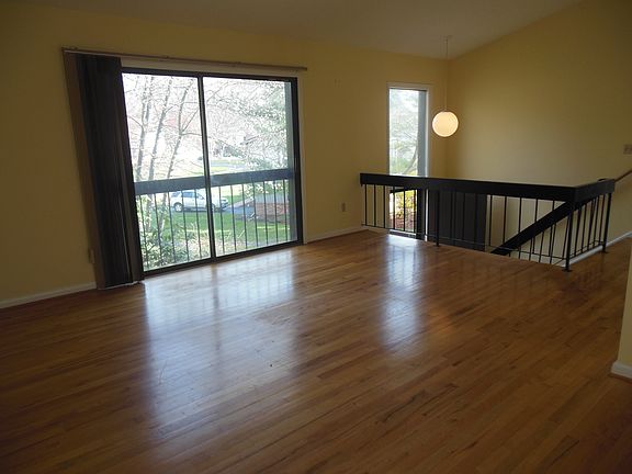 4th image of 2811 Mount Vernon Ln