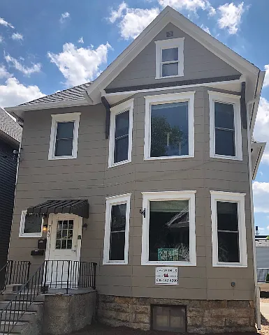 743 E Johnson