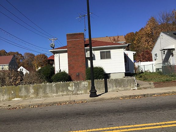 3rd image of 738 Metropolitan Ave