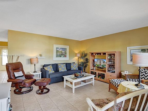 2nd image of 17090 NE 14th Ave APT 210