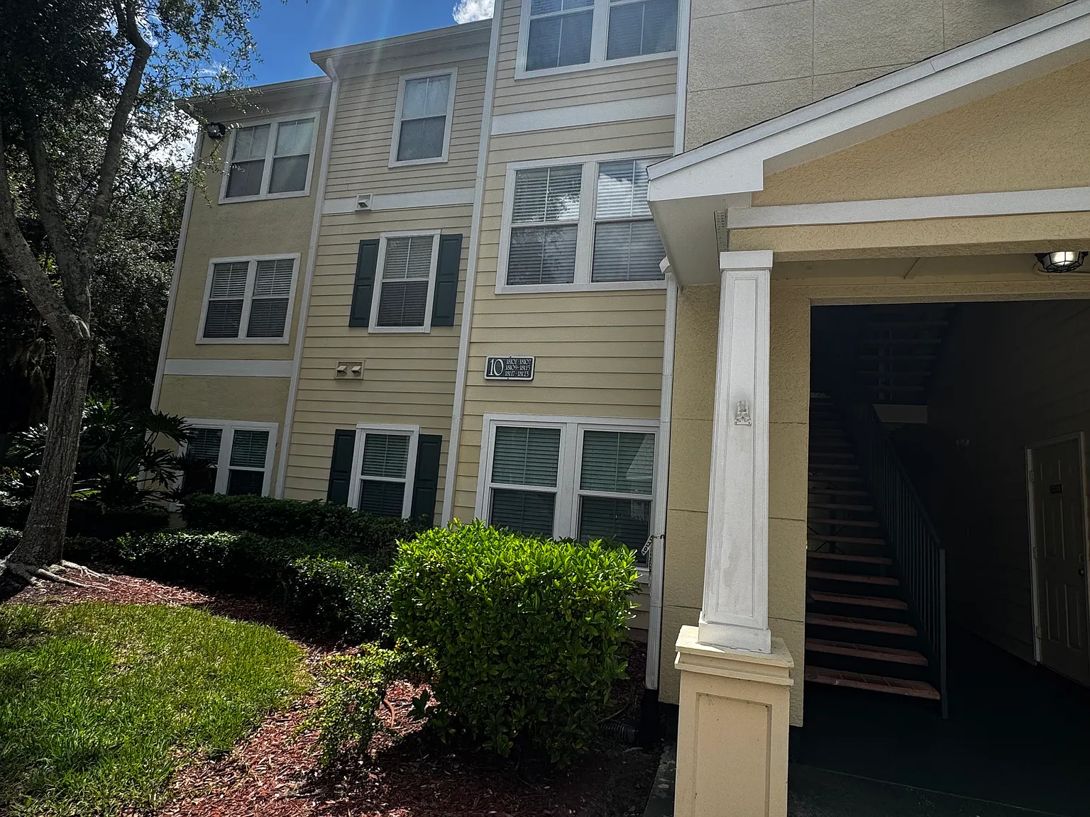 2 bed, 1205 sqft, $1,425 — Photo 1