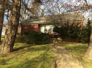 425 W Wisconsin Ave, Pewaukee, WI 53072