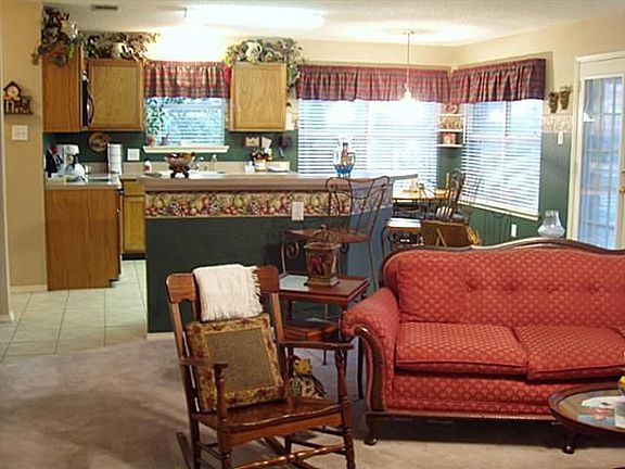 3rd image of 122 Southwood Dr