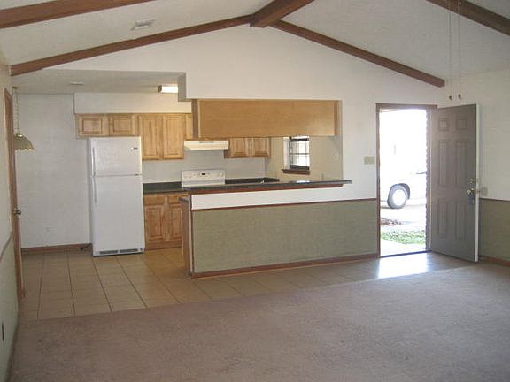 3rd image of 1111A Hickory Dr