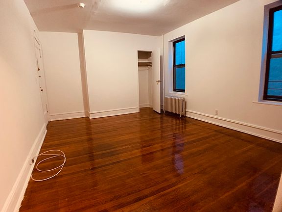 2nd image of 2127 27th St APT C3