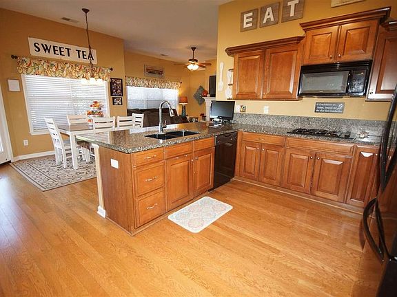 4th image of 270 Lewis Fairway Cir