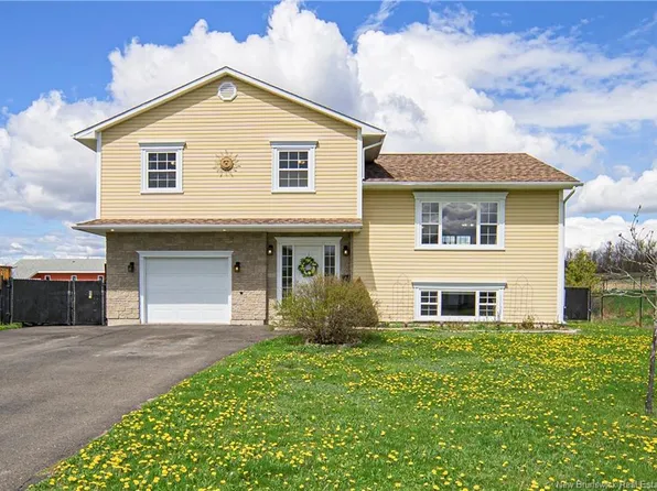9 Hallihan Dr, Oromocto, NB E2V 0C1