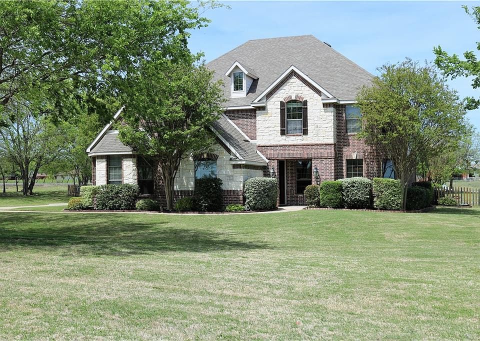 1st image of 1 Greenhollow Ln
