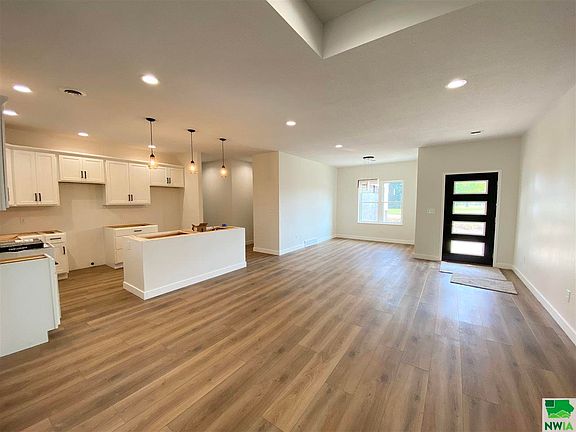 4th image of 28 Saint Andrews Dr