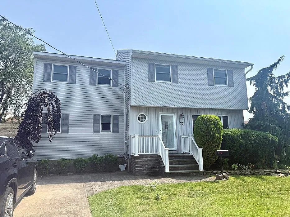 77 Hampton Place photo 1