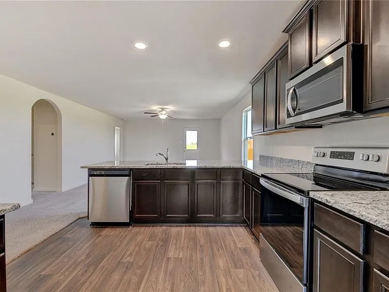 133 Dupont Pass — Photo 3