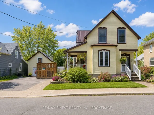 21 Centre St, Prince Edward County, ON K0K 2T0