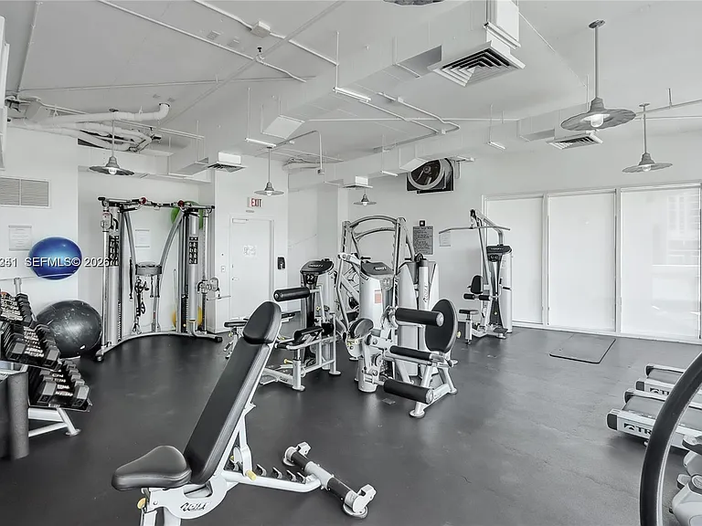 10 SW South River Dr #1010 — Photo 22