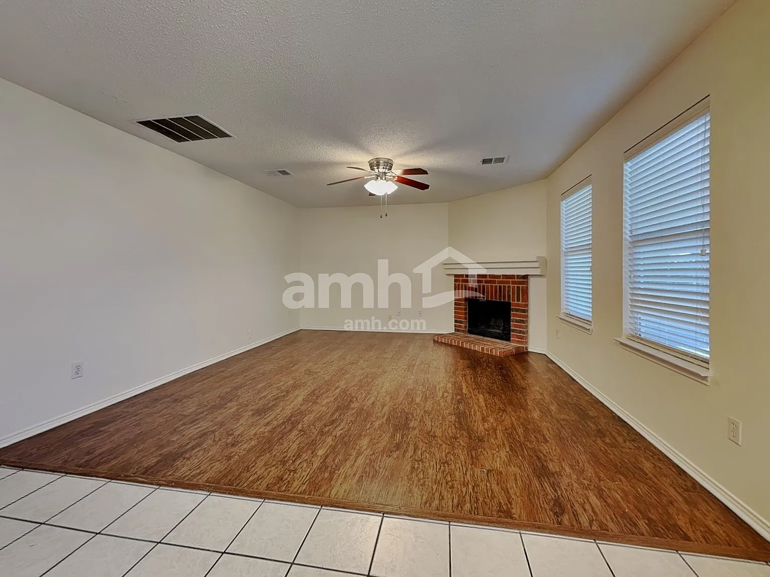3 bed, 2.5 bath, 2346 sqft, $2,595 — Photo 4
