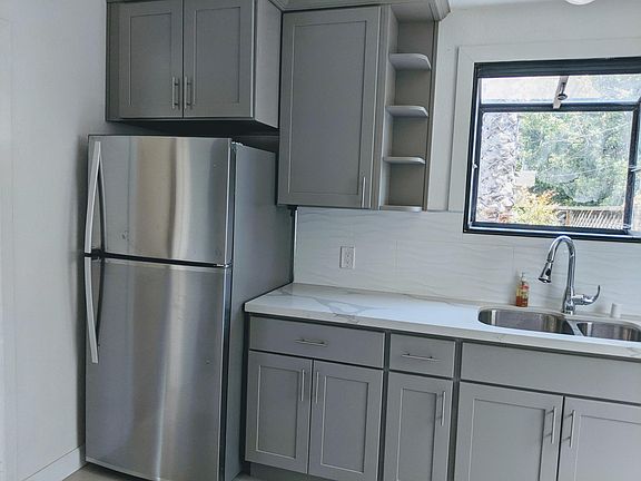 2nd image of 410 Wainwright Ave