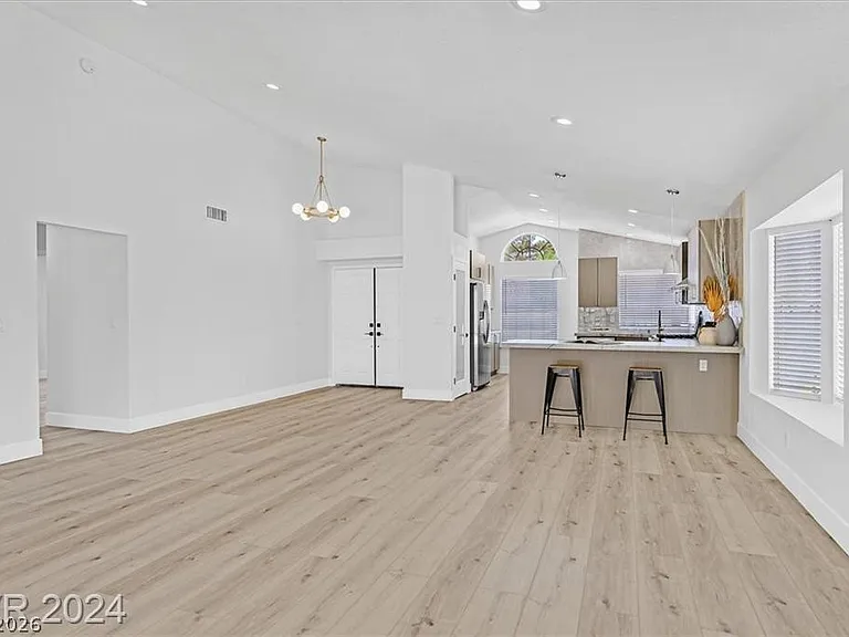 8 Barton Spring Cir — Photo 5