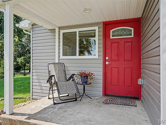 3rd image of 31 Plackemeier Dr
