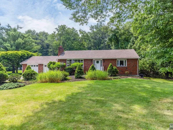 127 Old Tappan Rd, Old Tappan, NJ 07675