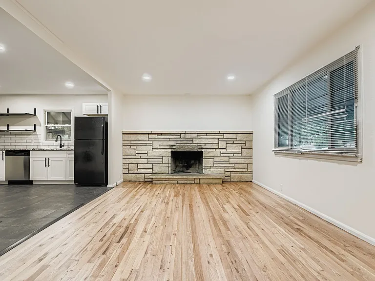 605 E Saint Elmo Ave — Photo 5